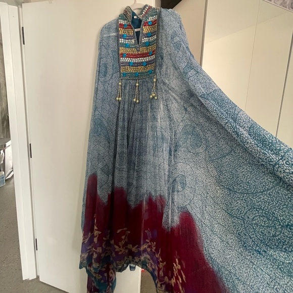 Elegant Blue and Red Maxi Dress - Picture 6 of 14